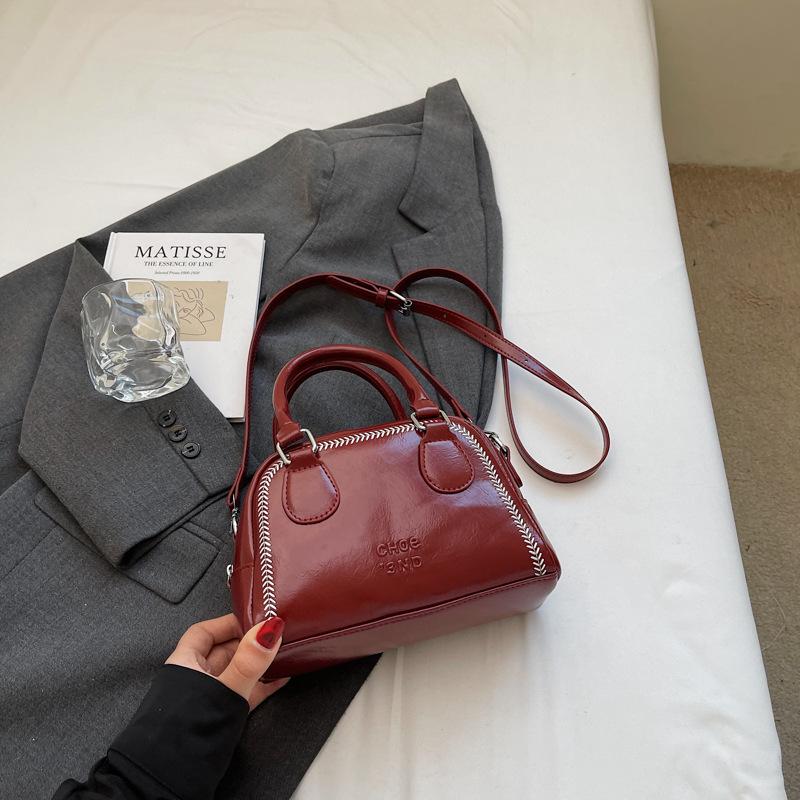 Premium sense niche bag women's autumn and winter versatile 2025 new messenger bag fashionable retro portable work small bag