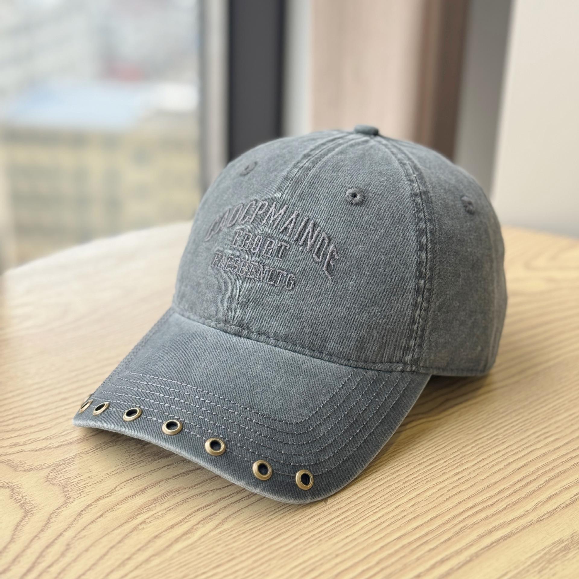 

New vintage niche design letter embroidered baseball cap for women with large head circumference, rivet wide brim, face-slimming duckbill cap for men Adult54-60Adjustable сірий колір