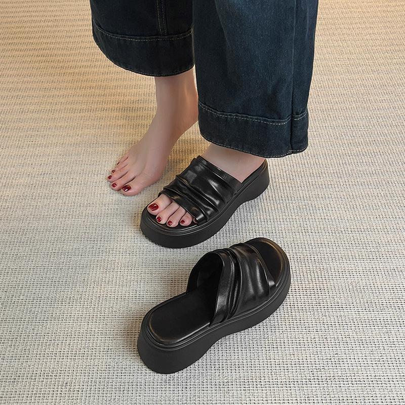 Slack thick-soled Bangkok drag summer new pleated holiday wind outside wear drag women's one-pedal retro soft-soled sandals