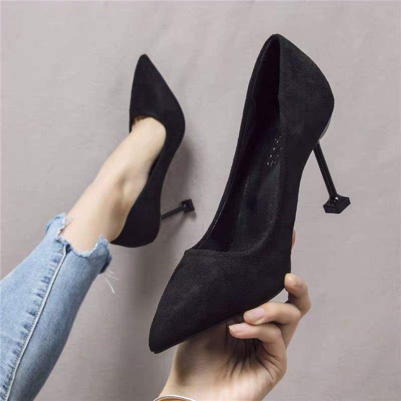 2025 vår og høst nye allsidige internettkjendiser svarte høyhælte damesko tynne hæler spisse kattesko damesko bryllupssko enkeltsko