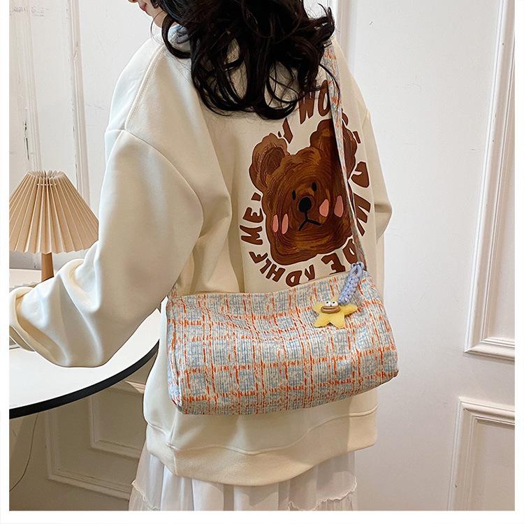 Small Fresh Girl Velvet Shoulder Bag Women'S Versatile Casual Cylinder Pillow Bag Large Capacity Messenger Women'S Bag