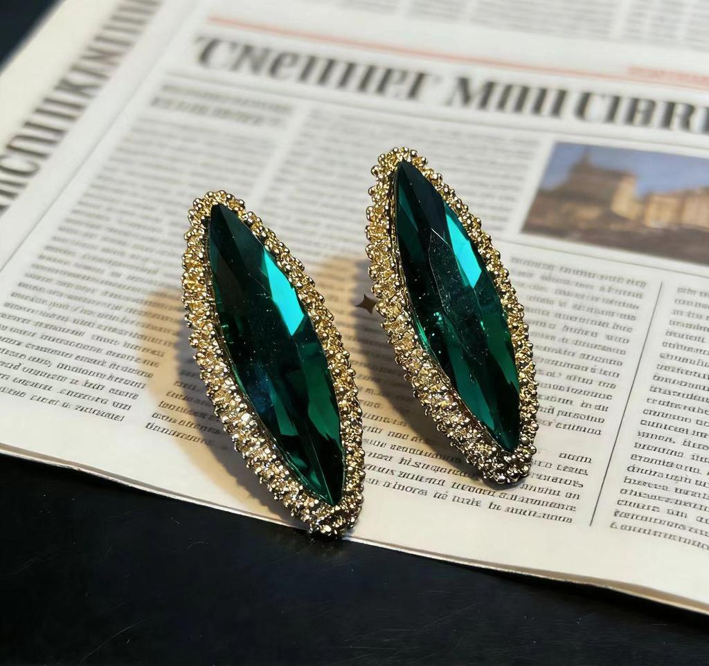 Gold Water Drop Rhinestone Earrings: French Niche Luxury Design for Women