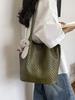 Popular Women's Large Capacity Mother-Child Tote - High-End Woven Texture Single Shoulder Bag for Commute and Shopping.