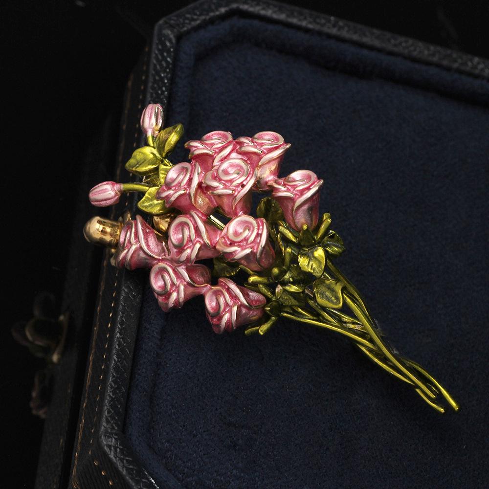 

Елегантна синя бутоньєрка для костюма: Брошка-шпилька Bauhinia Pearl проти оголення для жінок