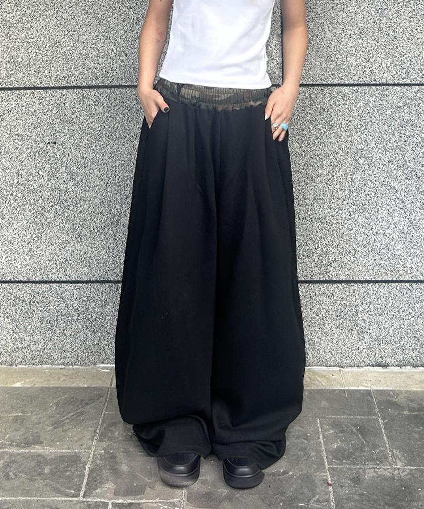 FUZZY SCAN Camo Waist Curved Balloon Pants Black