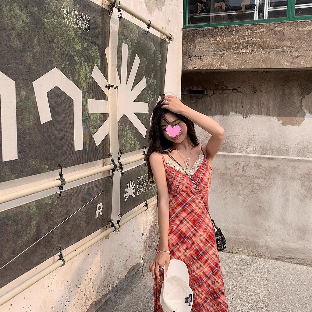 French high-end lace v-neck red plaid suspender dress for women's summer waist vacation style hip-wrapped long skirt