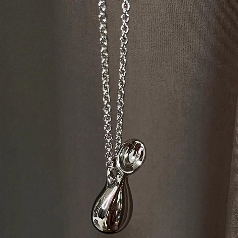 Habl Blogger-Style Water Purifier Pendant Necklace: Versatile Women's Accessory, Ideal for Layering with Sweaters.