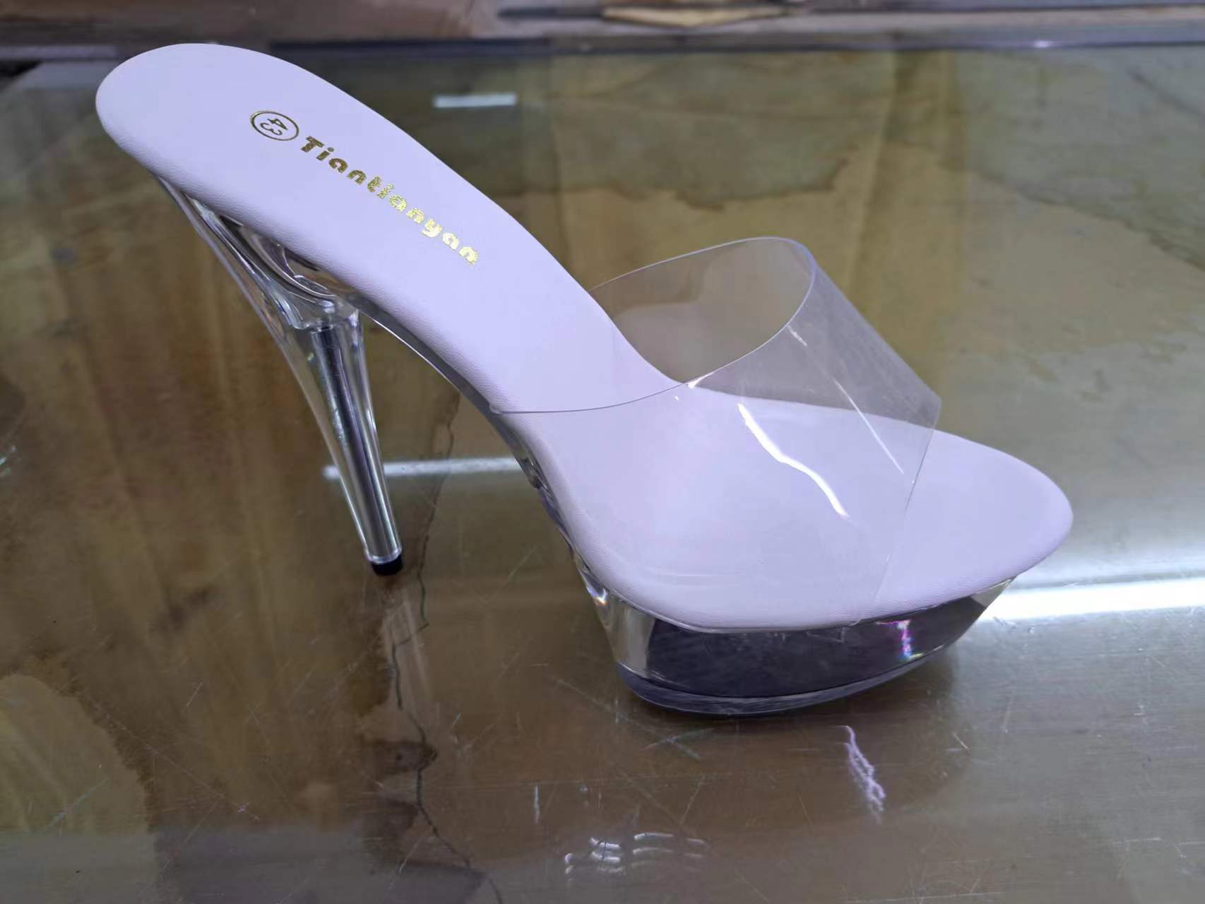 

Летняя мода новый тренд прозрачный водонепроницаемый стол тонкий каблук острый носок супер высокий каблук женская повседневная модная обувь 43 белый