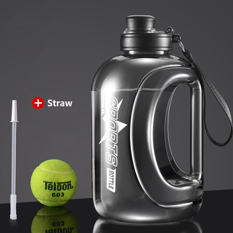 

Portable Water Bbottle With A Built In Straw And Shoulder Strap In Eco Friendly Material Suitable For Fitness And Outdoor Activi 1.8L чёрный
