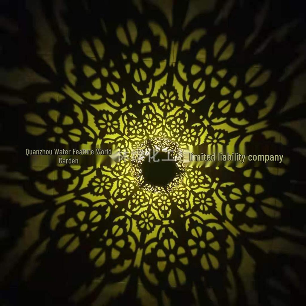 Schmiedeeiserne Solarlampe für Außenhof und Rasendekoration - Handliches Hohlprojektionsdesign