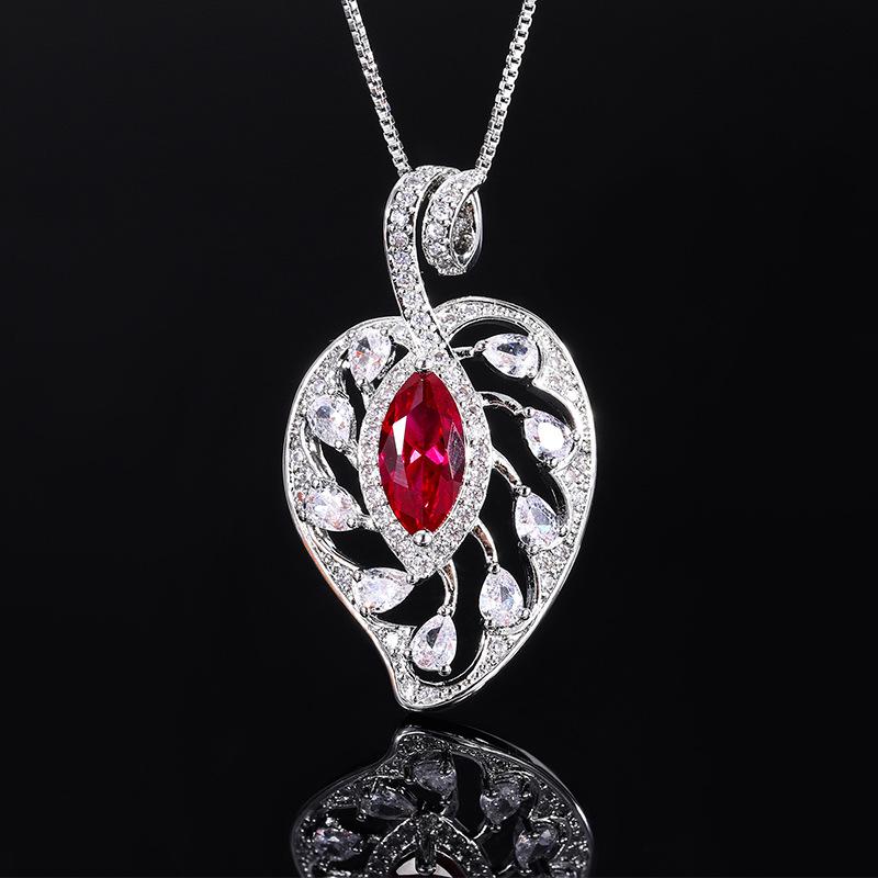 Temperament Fashion Necklace Court Vintage Sapphire Necklace Ruby Clavicle Chain Spot