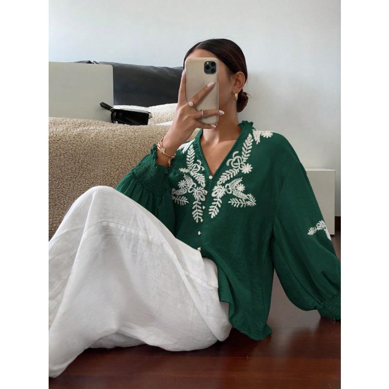 2026 New Style V-neck Solid Color Heavy Embroidered Pearl Single-breasted Lantern Long-sleeved Top
