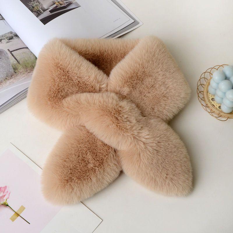 Neck Protector with Warm Leaves and Cute Fur Collar