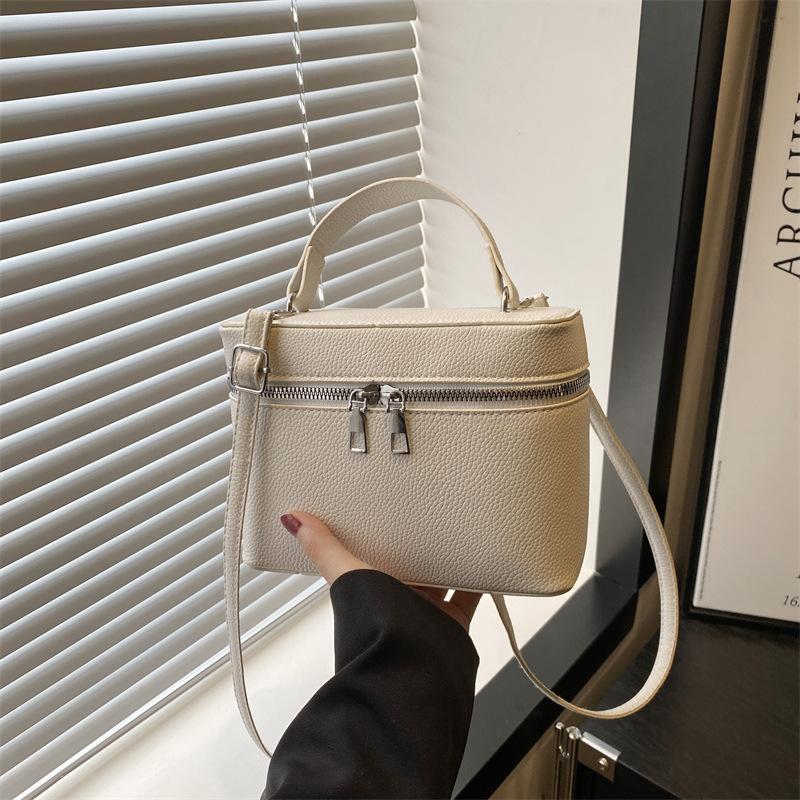 

Летняя универсальная однотонная повседневная сумка-коробка, маленькая квадратная сумка, высокая текстура, темперамент, портативная на плечо, сумка-мессенджер, женская сумка белый