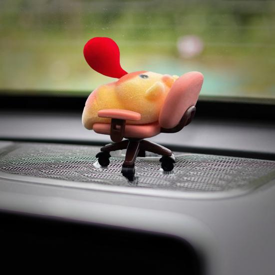 Car Ornaments Mini Capybara Figurine on 360 Degree Swivel Chair Relaxed Posture with Bubblegum Detail Cute Desk Toy for Car Dashboard Office Shelf