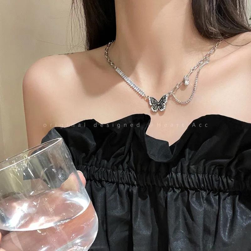 

Retro Charm Black Zircon Butterfly Pendant Necklace for Women Personality Hip Hop Rock Accessories Party Jewelry Colorfast Gift