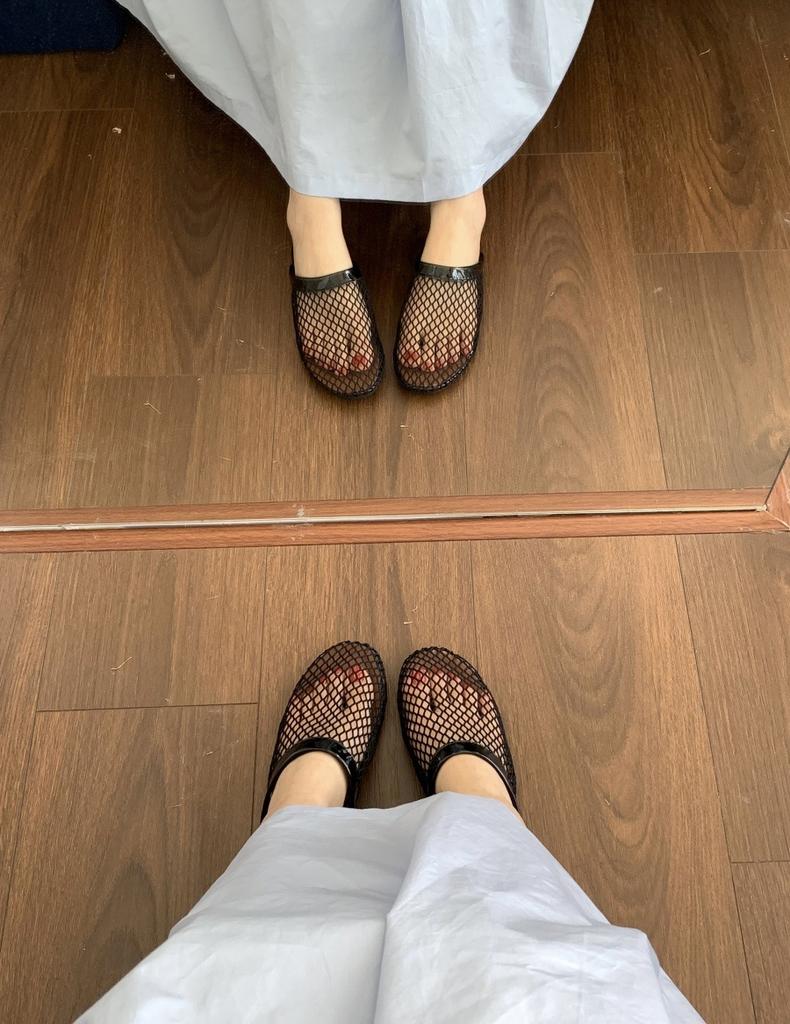 2025 spring and summer new fishing net hollow round head breathable light flat bottom half slippers women's fashion comfortable simple