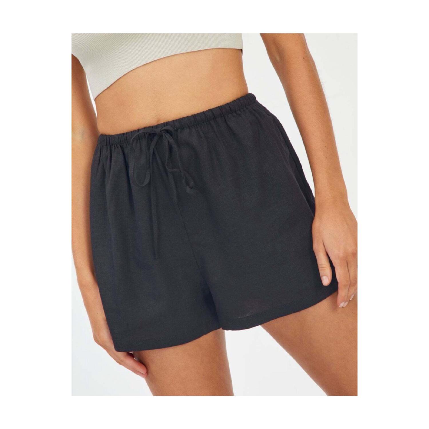 

Women s Short Pocketless Black Linen Shorts
