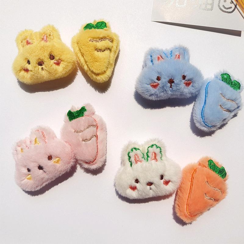 Süße Karotte Hase Plüsch Brosche 3D Cartoon Kaninchen Puppe Pin Tasche Mantel Pullover Schal Abzeichen Pins Accessorie