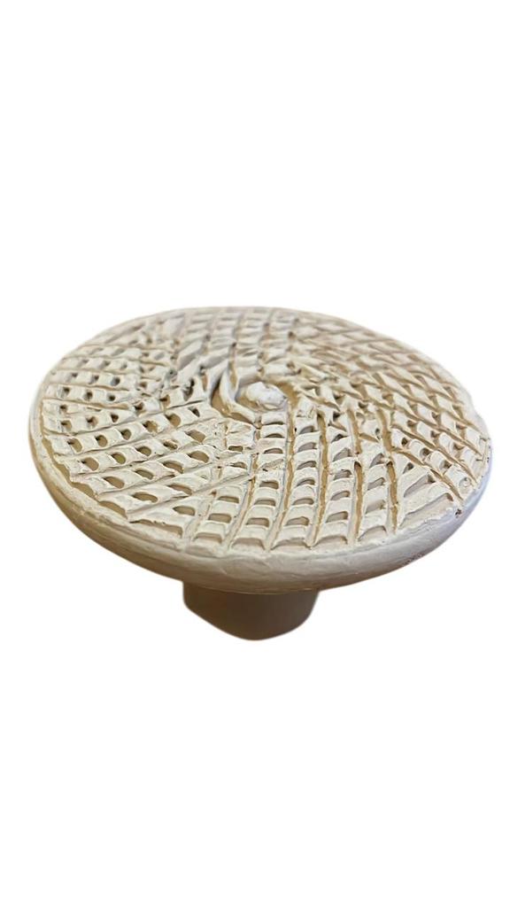 Natuurlijke Ronde Puimsteen – M’hekka uit Marokko – Handgemaakte Klei Exfoliator voor Voeten & Hielen