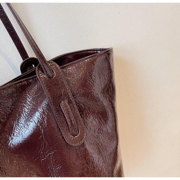 High-End Autumn Leather Tote Bag: Large Capacity, Simple Design Shoulder Bag for Commuting