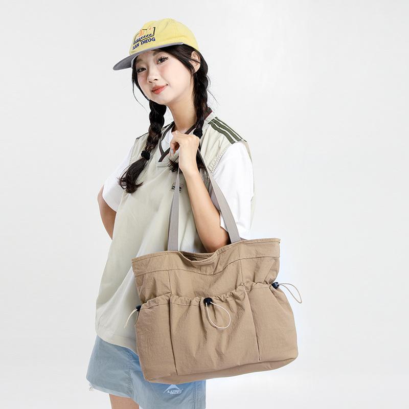 New pleated shoulder bag large-capacity handbag college student class simple fashion leisure commuter tote bag women