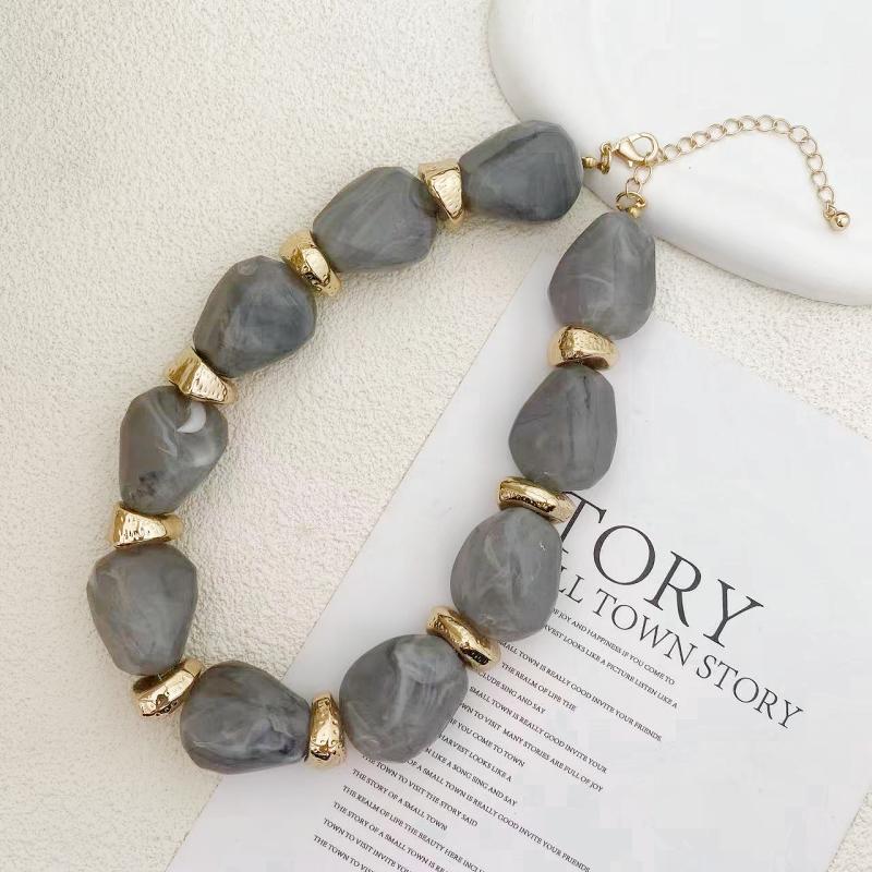 Irregular acrylic textured bead collarbone chain suitable for women's daily and party wear