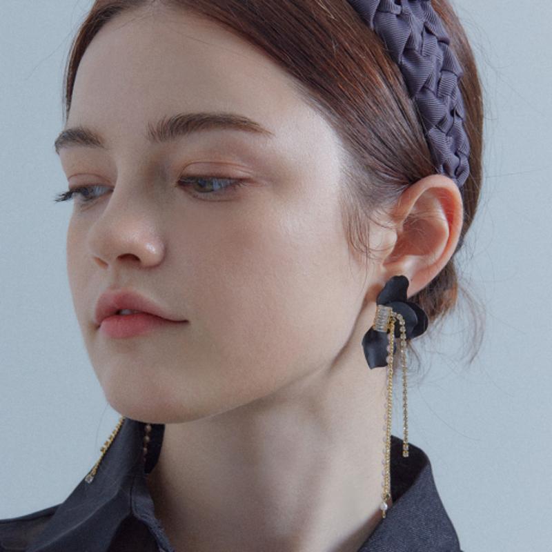 Dana Burton of Twist Hairband