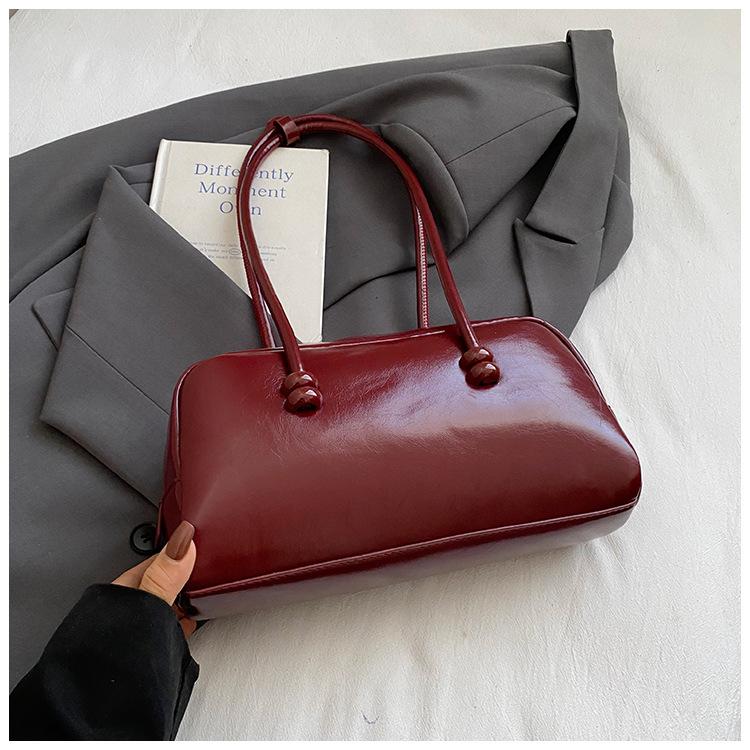 

Простая и ретро ручная сумка-боулинг, повседневная сумка-подушка, сумка на плечо для поездок на работу, сумка под мышку without pendant вино красного