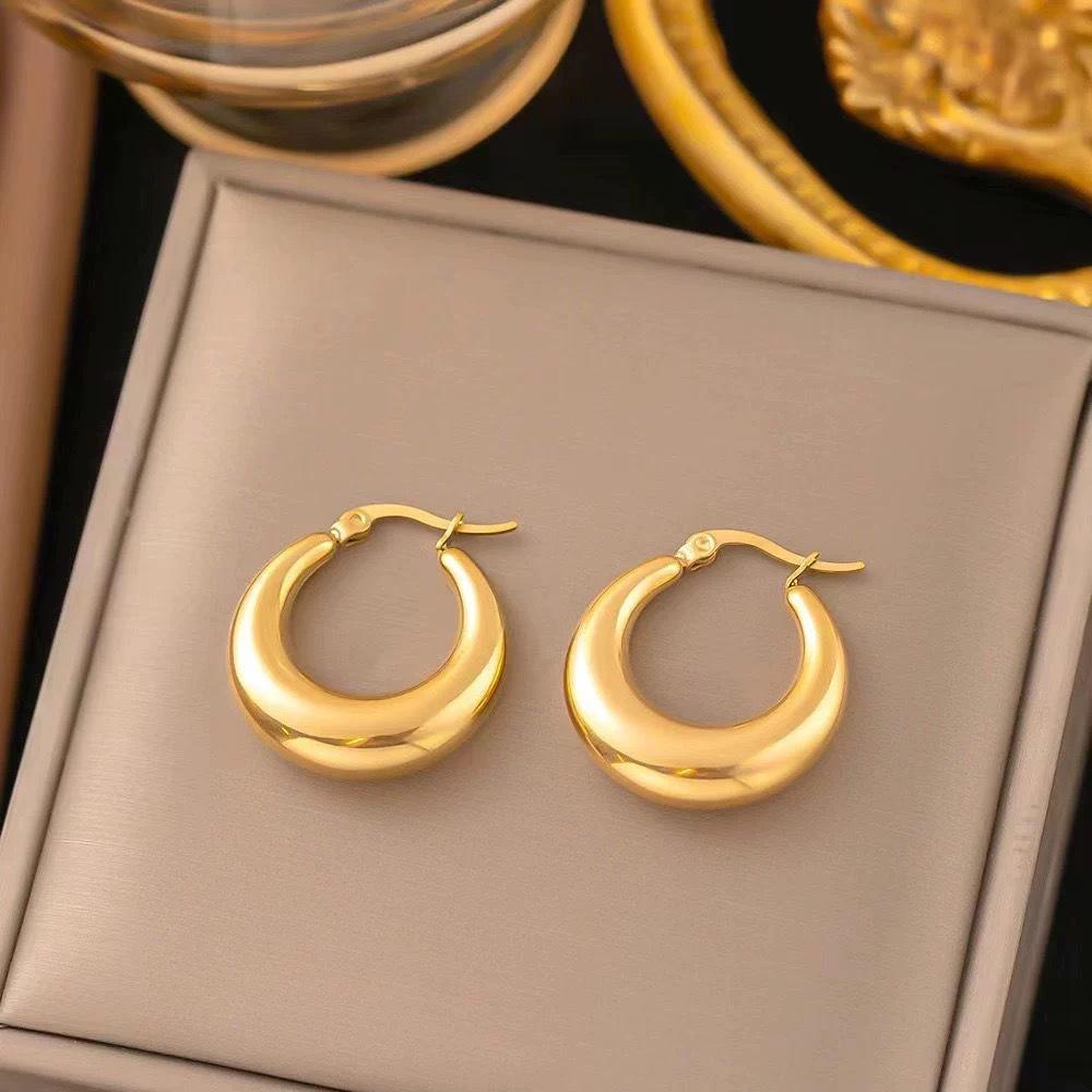 Big Earrings, Exaggerated Design Sense, Simple and Long-term Non-fading, High-end Temperament Ear Buckle