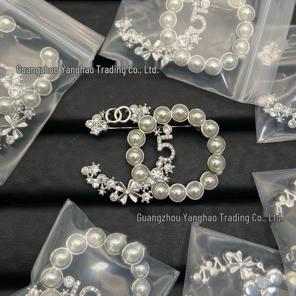 Seiko High-Quality Pearl & Clover Brooch with Double C Logo for Women