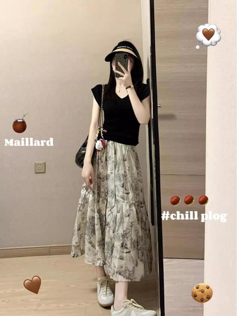 Plus Size Summer Outfit: V-neck Short-sleeve Tee & Ink Painting Skirt Set
