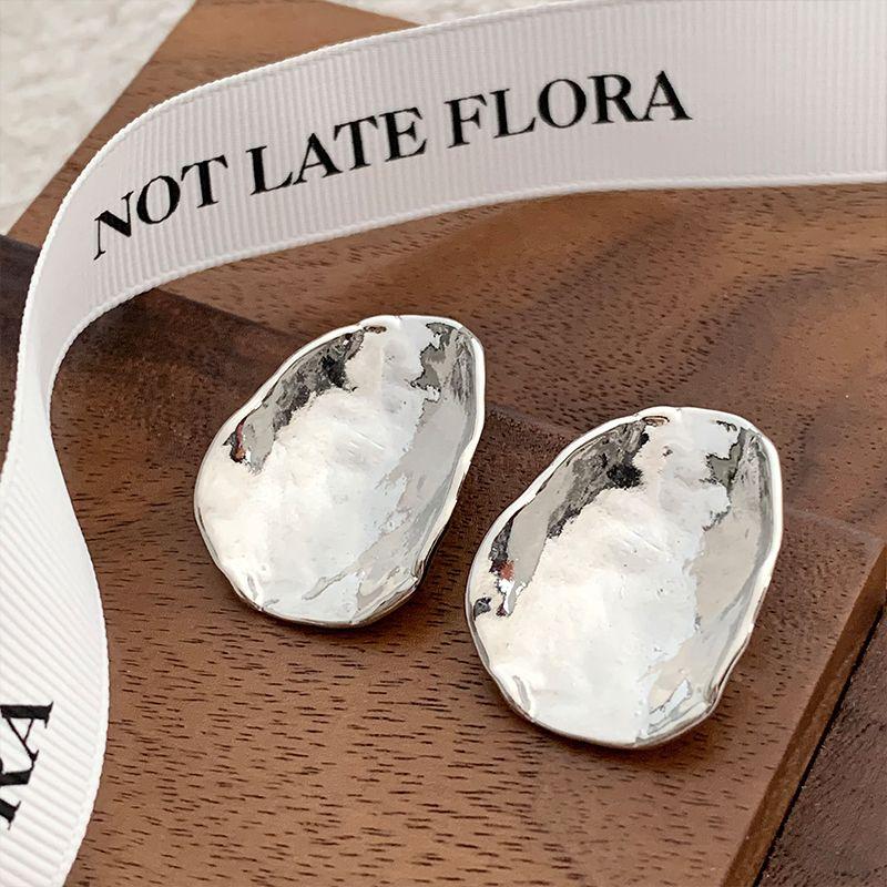 

French Style Retro Metal Cold Style Stud Earrings for Women Niche Style Fancy Minimalist Stud Earrings Temperament Wild Personalized Ear Jewelry Silver