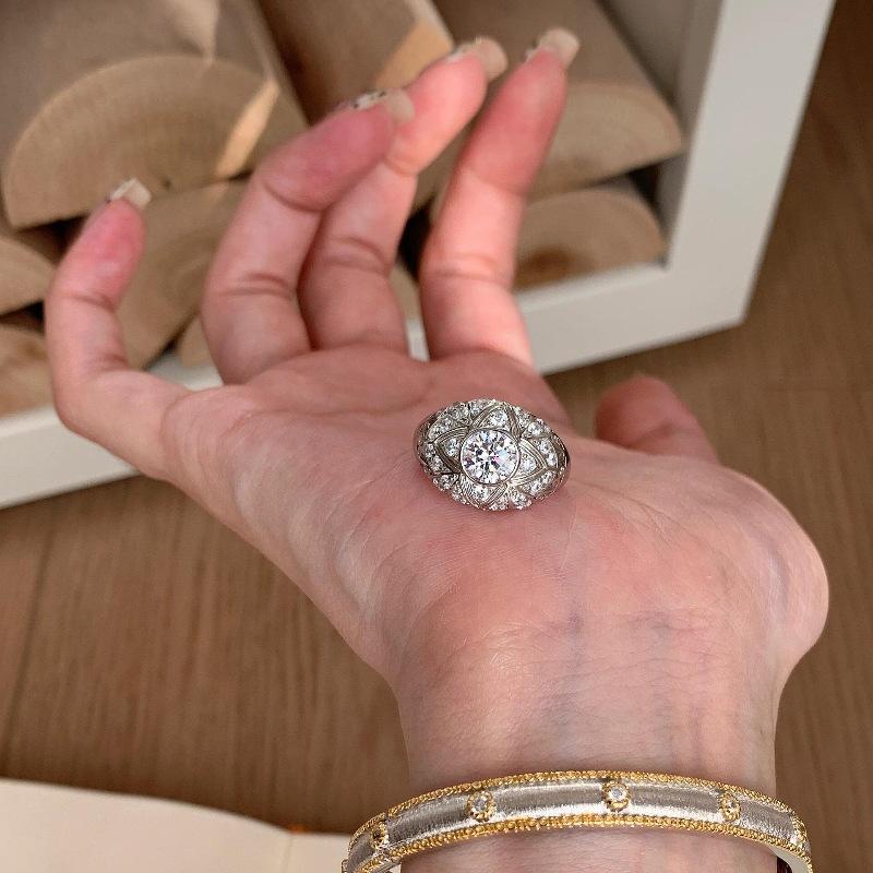 

Кольцо в стиле легкой роскоши ретро с манго и четырехлистным клевером, инкрустированное бриллиантами, высокой ценности, с античным темпераментом, универсальное кольцо на указательный палец класса люкс