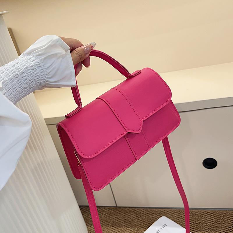 

2025 весна новая маленькая свежая простая маленькая квадратная сумка повседневная модная сумка через плечо модная сумочка косая сумка женская розы красного