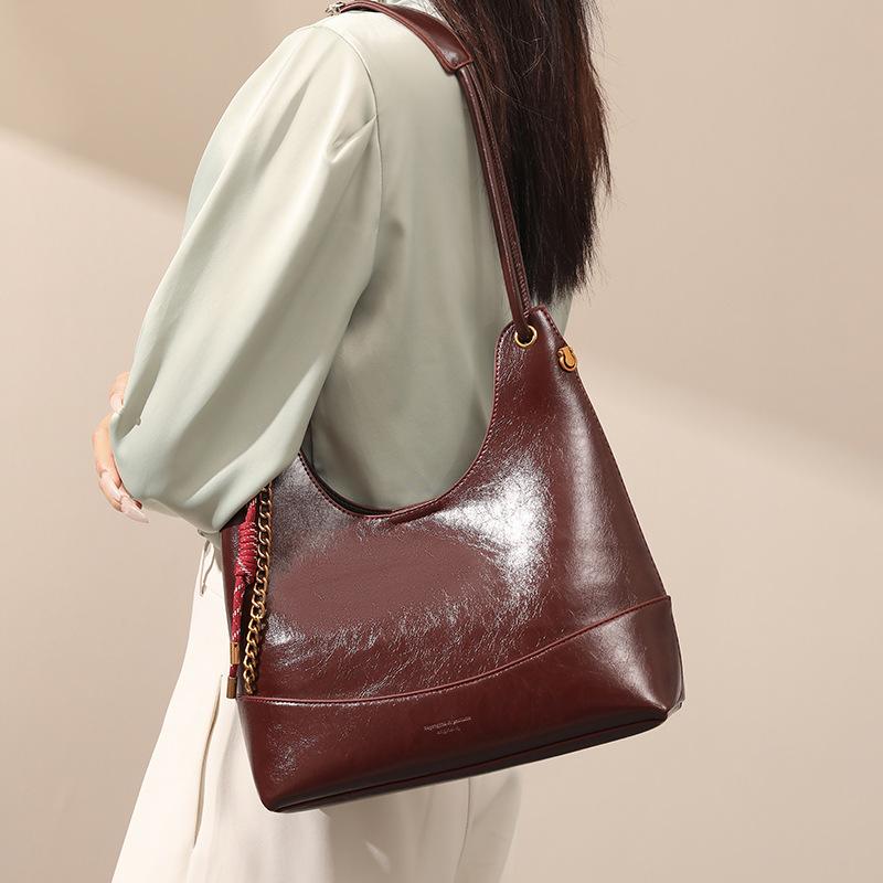 Large capacity Tote Bag Oil wax leather retro commuter commuter bag