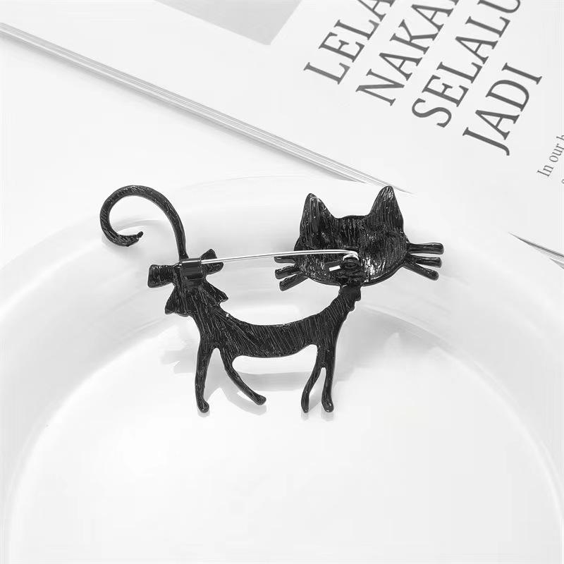 Vintage Pearl Cartoon Cat Enamel Brooch for Women - High-End Corsage Pin