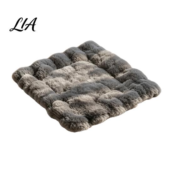 Cozy Pet Bed for Cats Faux Fur Mat, Soft Warm Cat Sleeping Pad with Non-slip Bottom, Supplies Pets Self-Warming Fuzzy Mat Dogs Cats, Machine Washable