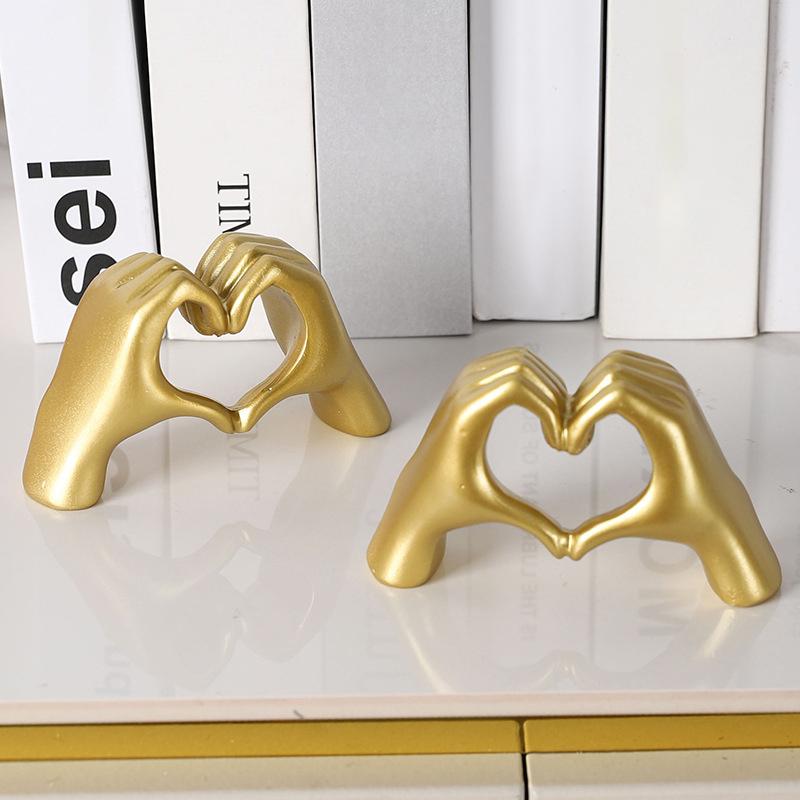 Nordic Style Heart-Shaped Golden Carved Resin Abstract Hand Love Figurine Heart Wedding Home Decor