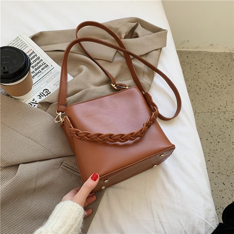 

Премиальная текстурная сумка-ведро женская лето 2025 новая мода универсальная сумка через плечо нишевый дизайн сумка-мессенджер коричневый