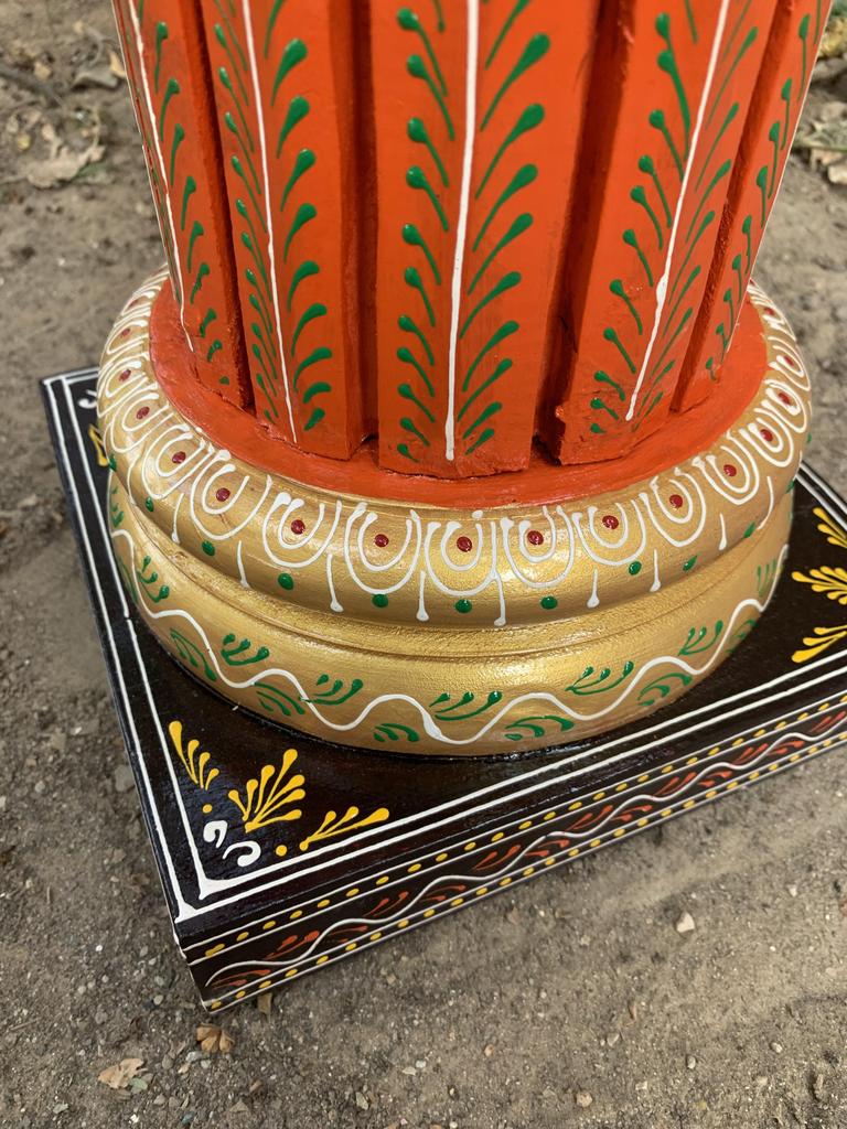 Handbemalte hölzerne Chowki Sockeltisch | Indischer Volkskunst Statuenständer