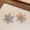 Elegant Rotating Snowflake Brooch: High-End Unisex Pin for Fashionable Sweater Decoration