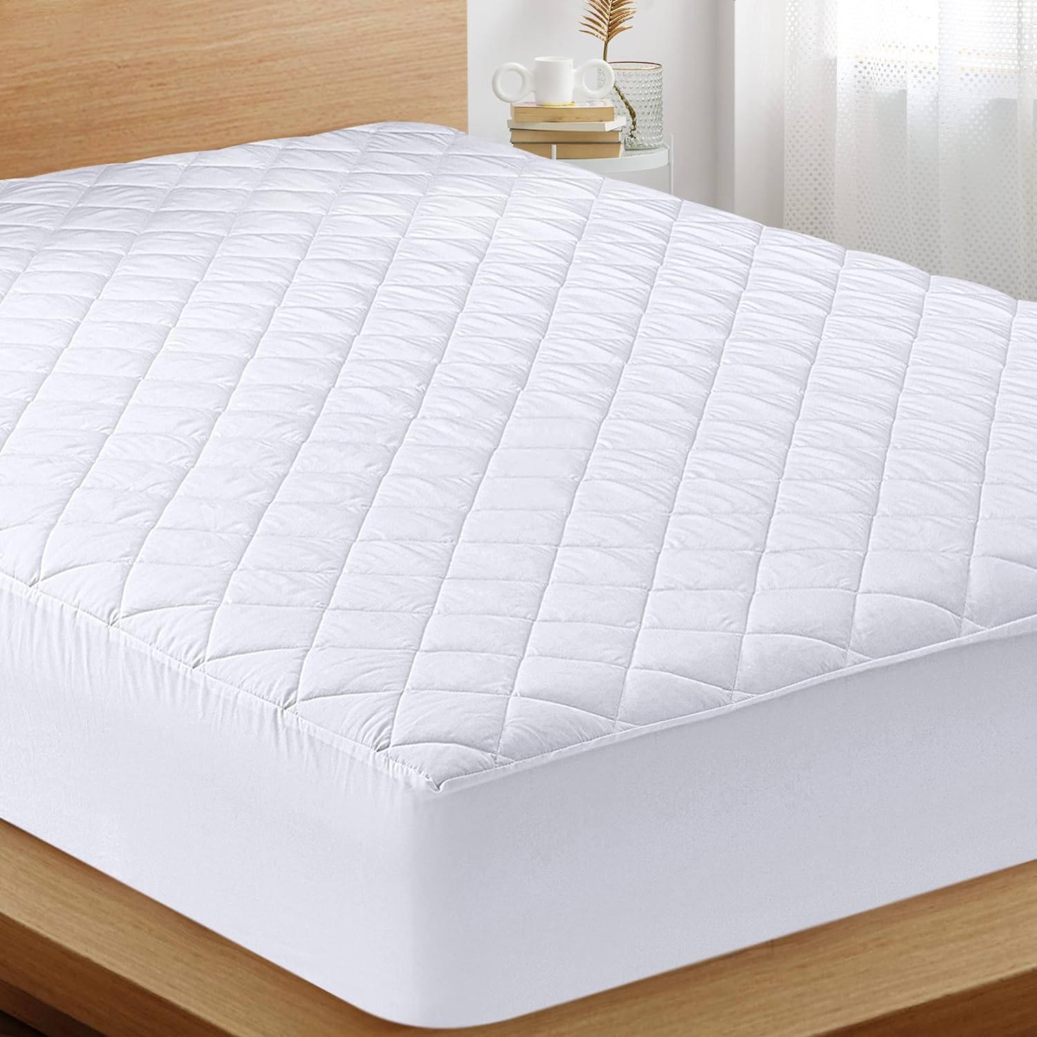 Quilted Fitted Mattress Pad - Elastic Fitted Mattress Protector - Mattress Cover Stretches up to 16 In Deep - Machine Washable Twin
