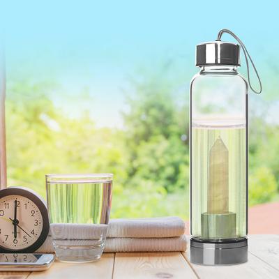 Kristallglas-Wasserflasche, Wasserflasche mit abnehmbarem Edelstein in der Mitte, einfacher Tragegurt für