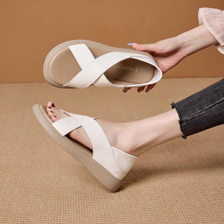 Roman sandals women's 2025 new summer leisure this year's popular sandals lightweight non-slip soft-soled women's flats