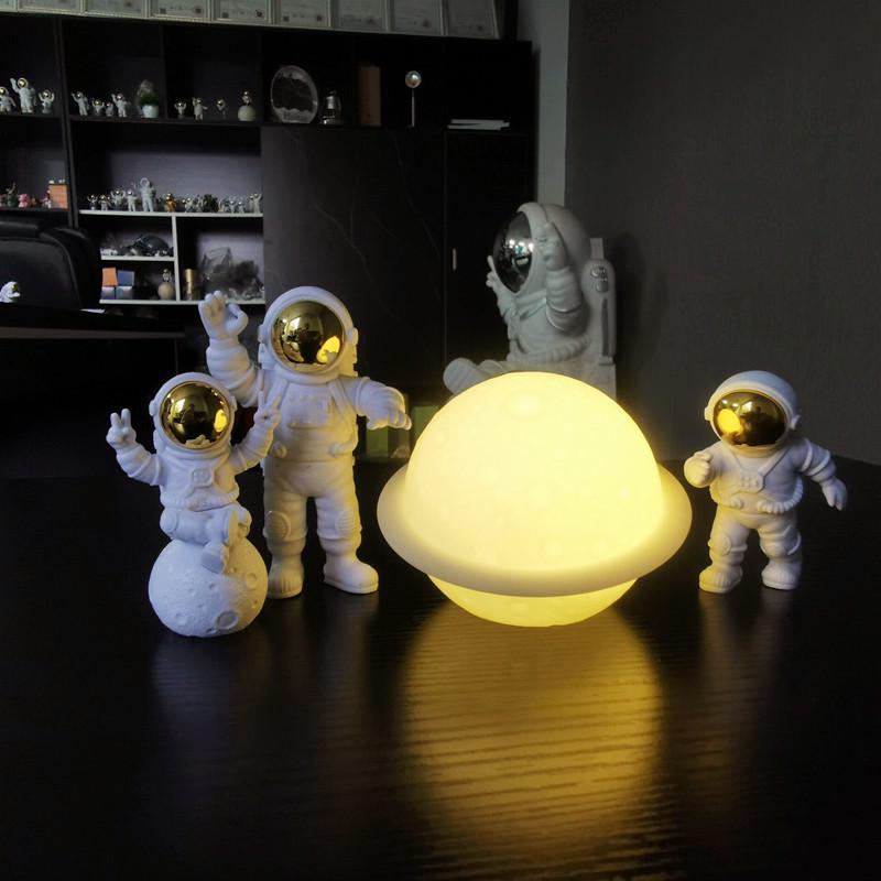 Astronauten-Figur-Ornament für Wohnzimmer oder Kinderzimmer - Weihnachtsgeschenk-Deko Weltraumfahrer
