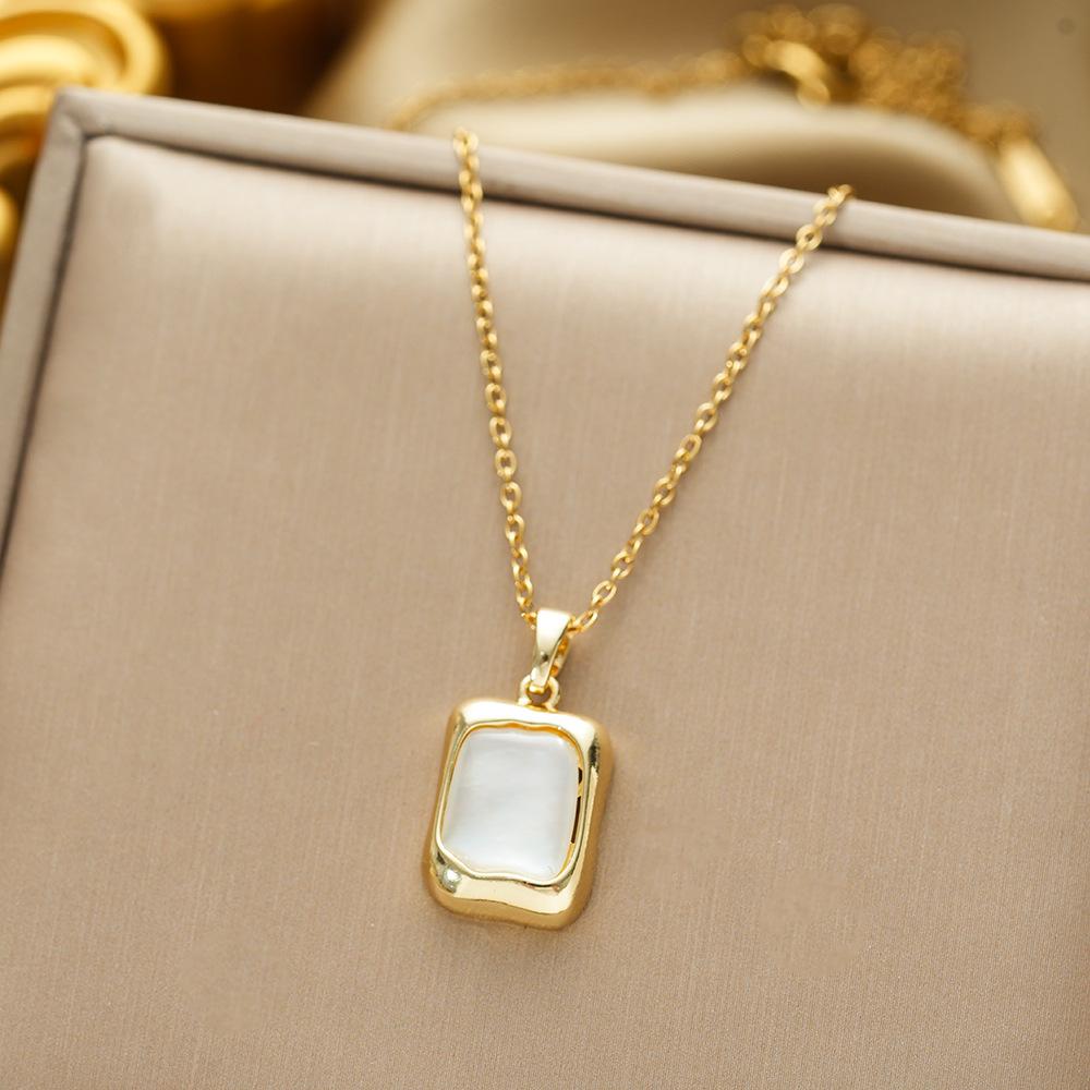 White Mother's Necklace Women's Fashionable and Versatile Cladbone Chain Niche Baroque Style