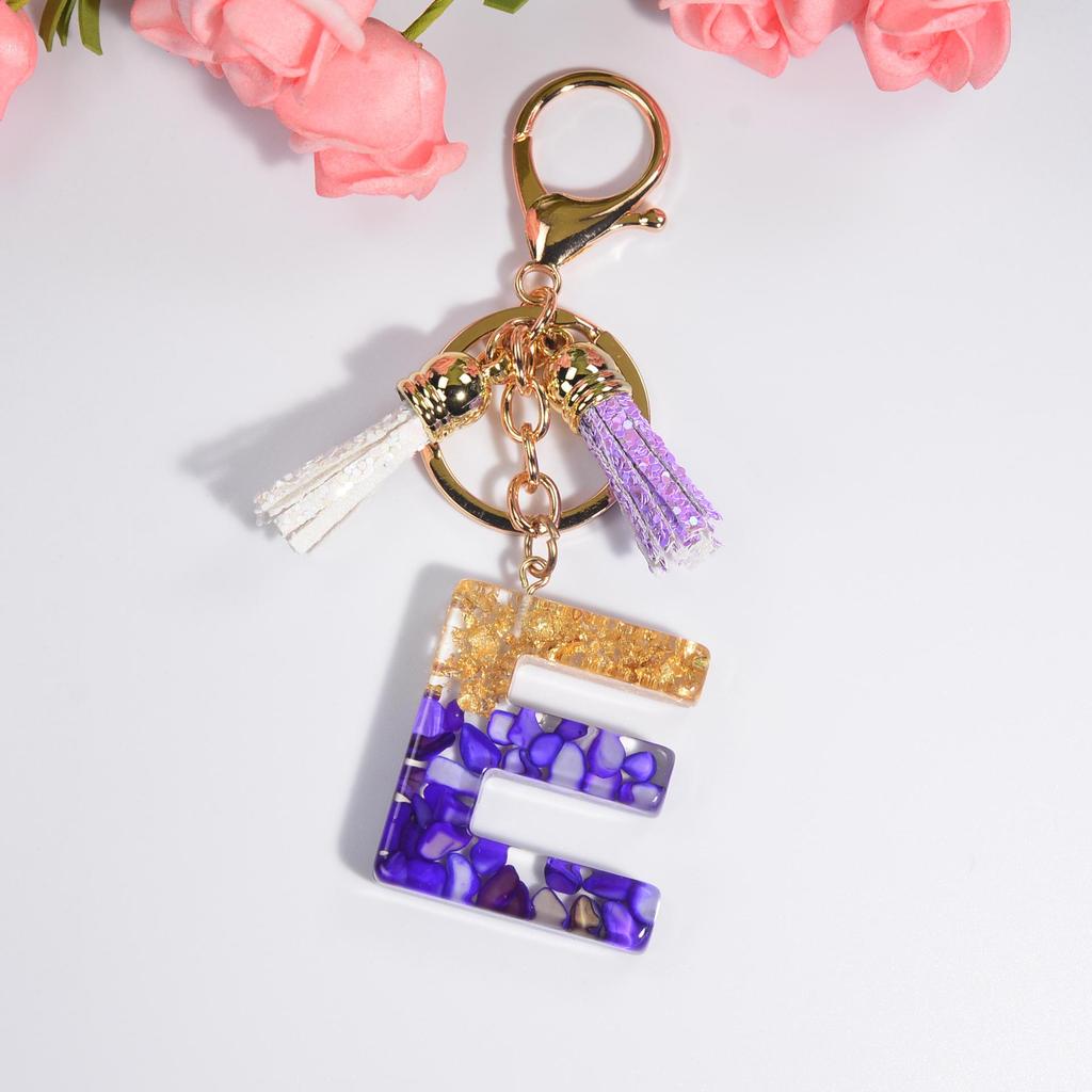 Lila Kristall Epoxid Buchstaben Schlüsselanhänger mit Quaste - Harzschmuck Anhänger Charm
