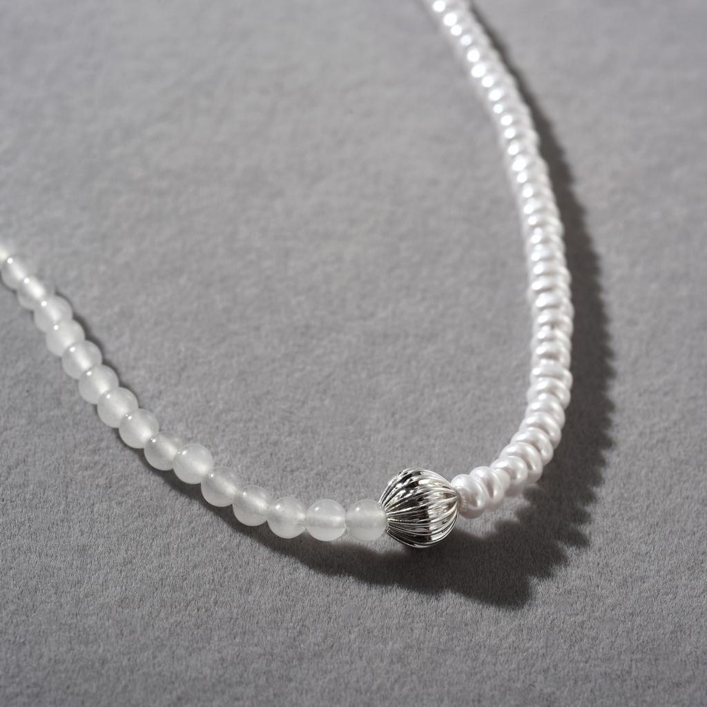 Light Luxury Style Personalized Pearl Color Matching White Stone Beaded Copper Plated Platinum Collarbone Chain Trend Unique Simple Necklace