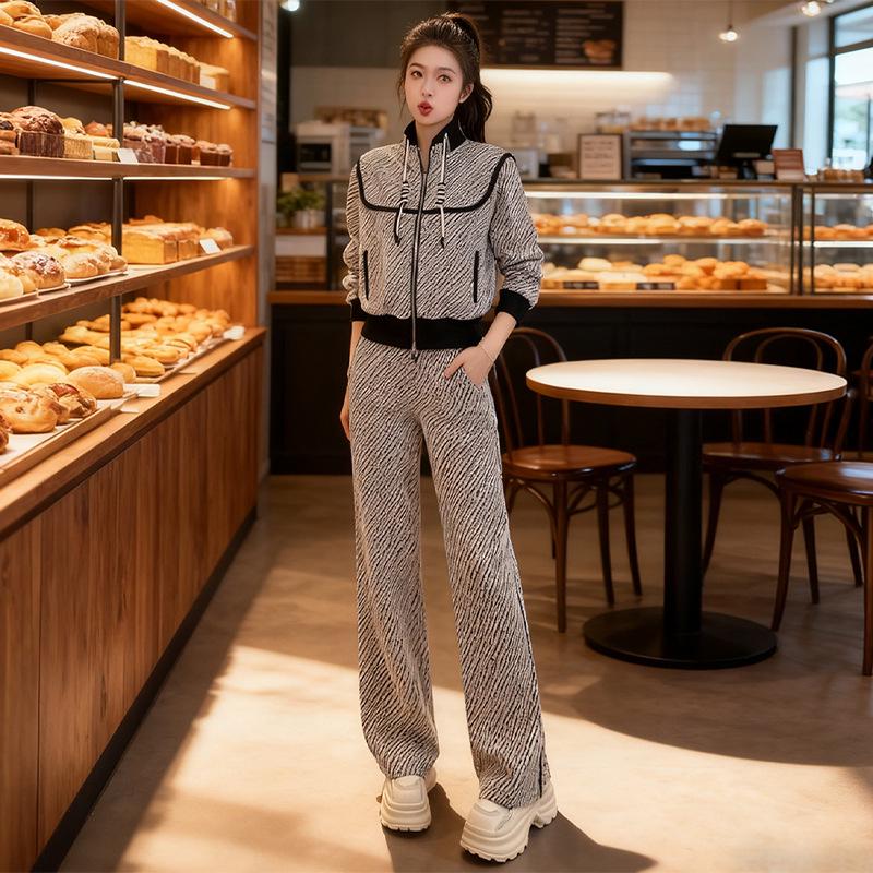 

Women s European Style High-End Casual Sports Set: Spring Slimming Velvet Hoodie & Wide Leg Pants Two-Piece Extra Extra Large